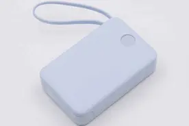 自带线和隐藏式支架，安克这款移动电源设计不简单，拆解看看图片