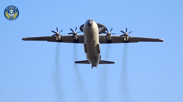 南部战区海航实弹训练！大方展示歼-11BHG发射PL-10命中目标画面