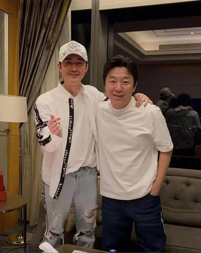 他是《迪迦奥特曼》中文主题曲的原唱，也是我们的童年记忆！