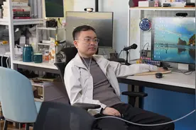 渐冻症抗争者蔡磊：全力以赴，打光所有的“子弹”丨面孔图片