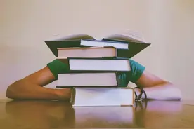“某一个我，被过去三年的高中模式，给谋杀了。”图片