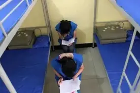 一个服刑五年的女人自述:铁窗中的情感探索：一个女囚的真实故事图片