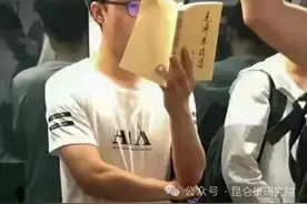 侯立虹：“毛主席的书我最爱读”的重现图片