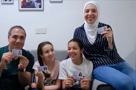 叙利亚男子为躲避战乱，一家搬迁中国生活10年，成功拿到中国绿卡图片