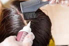 自己在家染头发的正确步骤，不用去理发店，教你几招美丽持久图片