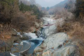 冬游泰山扇子崖 无限风光在奇峰图片