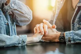 分手后，如何正确维持朋友关系？图片