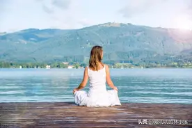 一个中年女人离婚后的感悟：爱一个人，不要太满，三分之一就够了图片