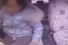 女子考科目三过于紧张 竟直接坐到了副驾驶 刚调整好座椅 考试就结束了图片