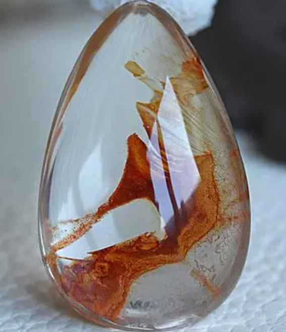 黄胶花水晶 和 发晶 能量比较 黄胶花水晶和黄水晶的区别