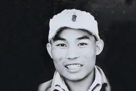 解放军最强兵王，一人获9次特等功，伟人称赞他比关羽还厉害图片