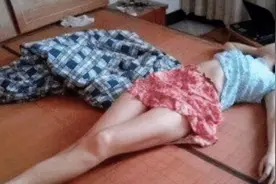 “女邻居空调坏了，穿成这样来我家睡觉该怎么办？”哈哈哈图片
