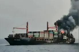 这下真成战狼了，胡塞武装宣布：只有悬挂中国国旗的船可通过红海图片