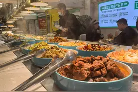 菜品丰富、可选性强、性价比高！好处说不完，称重自选式快餐火了图片