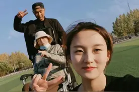 我24岁独生女，3年里父母相继失能，被迫裸辞回家，尝尽人生百味图片