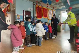 商丘交警一大队带领“萌娃们”学习交通安全知识图片