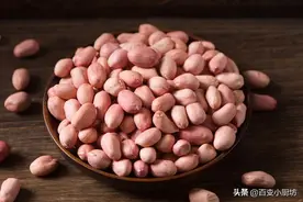 医生提醒：饭后吃一小把花生，这些好处偷偷会找上你，告诉家里人图片