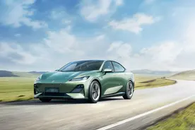 新能源车揭秘：为何省去了备胎？遇到漏气危机如何化解？图片