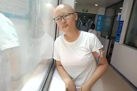 河北少女李明馨7年花200万抗癌，亲友劝放弃，怒道：我凭啥就该死图片