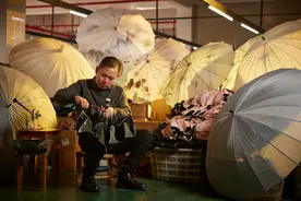 全网最听劝的伞厂老板：年售120多万把，会下雨的伞最拿得出手图片