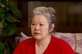 上海女房东收租15年，却倒欠租客26万，败诉后房东一夜白头图片