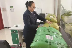 为震区捐赠物资可免费寄递图片