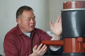 出拳成影！河南47岁农民大哥自学咏春拳：我们农民工不怕苦图片
