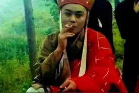 演员休息时都在干嘛？第一张我忍住了，唐僧这张我可以笑一整天图片