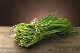 过年韭菜要怎样保存？教你3招，半个月不黄不烂，天天吃新鲜韭菜图片