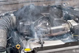 发动机高温，立马熄火还是原地怠速？老司机：弄错了可能要大修发动机图片