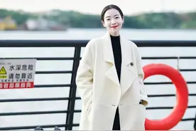 这位老师的工作日常装扮，简直就是上班族穿搭典范图片