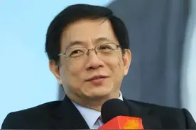 台湾人到底怕不怕战争？管中闵买了一本《战争下的平民生存手册》图片