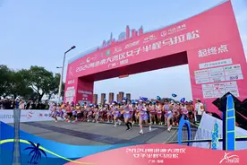 风行助跑粤港澳大湾区女子半程马拉松赛图片