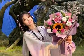 女明星乘车高速上倒车！涉虞书欣？警方回应图片