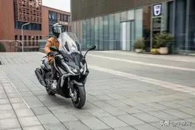 国产豪华大绵羊王者——光阳AK550Ⅱ代测评图片