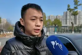 奔驰新车中控频繁黑屏，车主闹心：44万买的，上完高速不敢开了图片