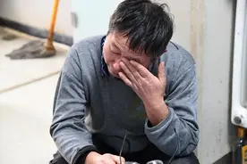 72岁岳父拿着6000元退休金想去女儿家养老，女婿怒斥：门儿都没有图片