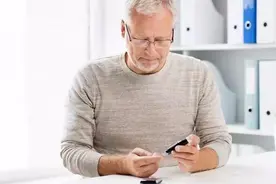 正常的血糖值是多少？医生提醒：若在这个范围内，无需太担忧图片
