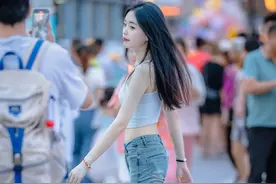 长沙街拍｜时尚又活泼的牛仔裤姐姐图片