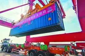 新能源汽车合肥港首发成功图片