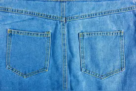 12个生活小妙招，衣服穿久了会发白褪色，用它浸泡，立马恢复原状图片