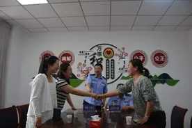 他用左右手写下150余万字工作日记！图片