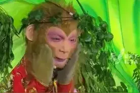 长春吐槽雪饼干巴的“猴哥”走红 被网友称为“雪饼猴” 扮演者是一位20多岁的舞蹈生图片