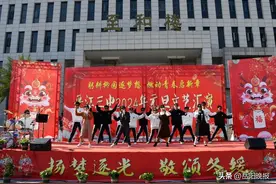 躬耕柳园逐梦想，燃动青春启新章！平江三中举办2024年元旦文艺汇演图片