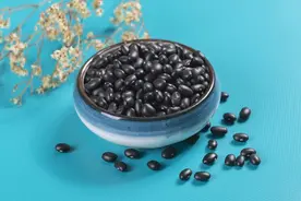 一把黑豆，6味“药”！补肾养血、护血管…但有3类人要慎吃图片