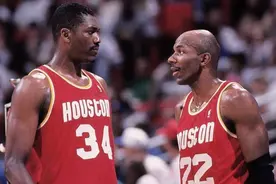 94年助火箭夺队史首冠的大梦有多强？包揽MVP+DPOY 总决赛打爆尤因图片