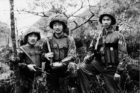 “两山轮战”中，我军神枪手单兵作战，31发子弹干掉30个敌人图片