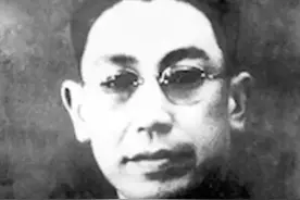 他是老蒋的心腹爱将，杜聿明临终却追问他：你到底是不是共产党？图片