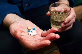 他汀立新功！最新研究：这3种他汀，能准确清除血管内皮衰老细胞图片