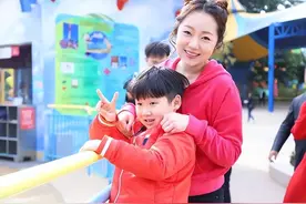 《今日关注》八位主持人的全家福，李静雯嫁出广东，薛乐娶女同事图片